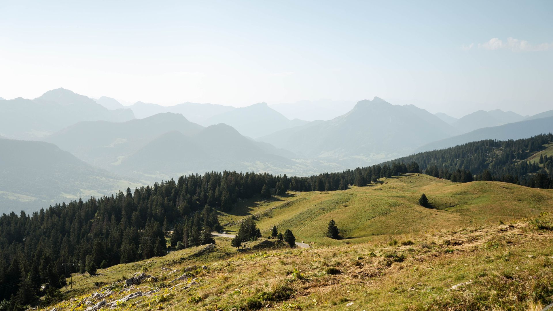 Un road trip en bus dans les Alpes : De Milan à Annecy